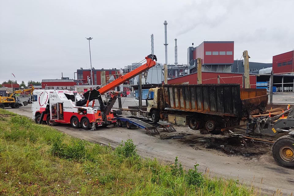 Heavy machinery towing, Hämeenlinnan Hinauspalvelu Ltd, Hämeenlinna